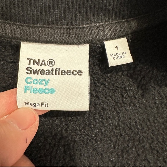 TNA Sweatfleece Cozy Fleece/Aritzia crop sweatshirt, neckline cut, size 1 - Picture 2 of 9